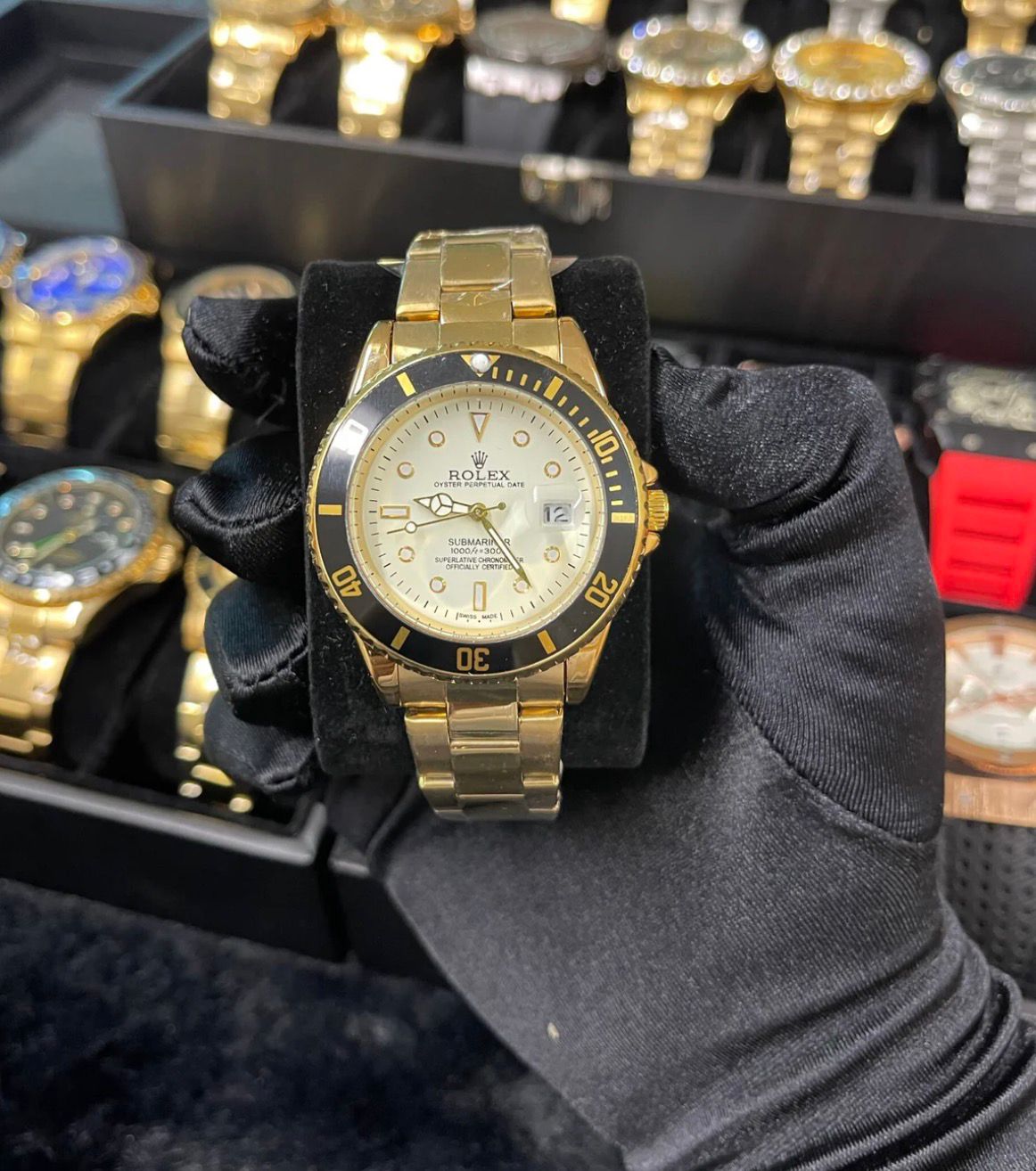 Reloj Rolex Dorado con Negro